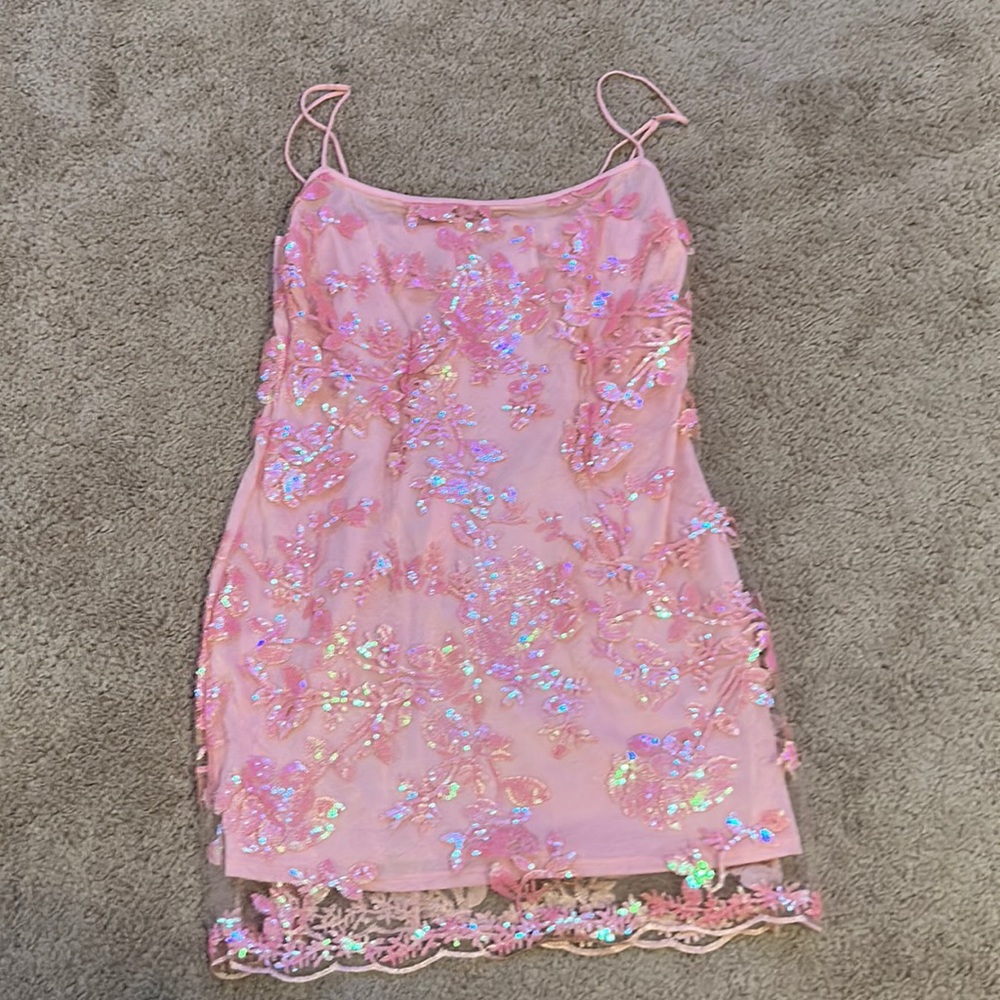 lucy in the sky. size XL sizes run small